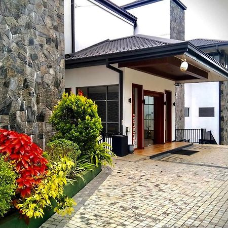 Riverbank Resort Gampola Eksteriør billede