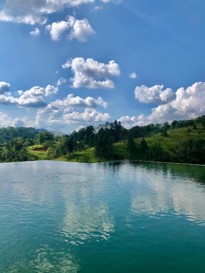 Riverbank Resort Gampola Eksteriør billede